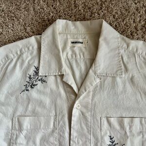 Taylor Stitch 100% Organic Cotton/L Short-Sleeve Shirt with Black Embroidery